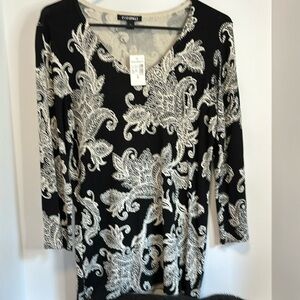 ROZ & ALI..DRESSBARN BLACK AND WHITE PAISLEY DESIGN LIGHT WEIGHT TOP SIZE SMALL
